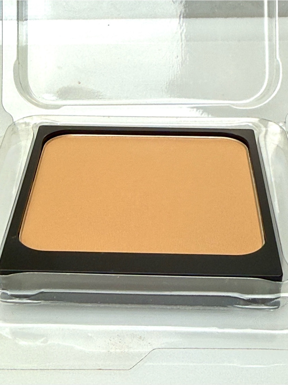 Laura Mercier • Translucent Pressed Setting Powder - Picture 3 of 5